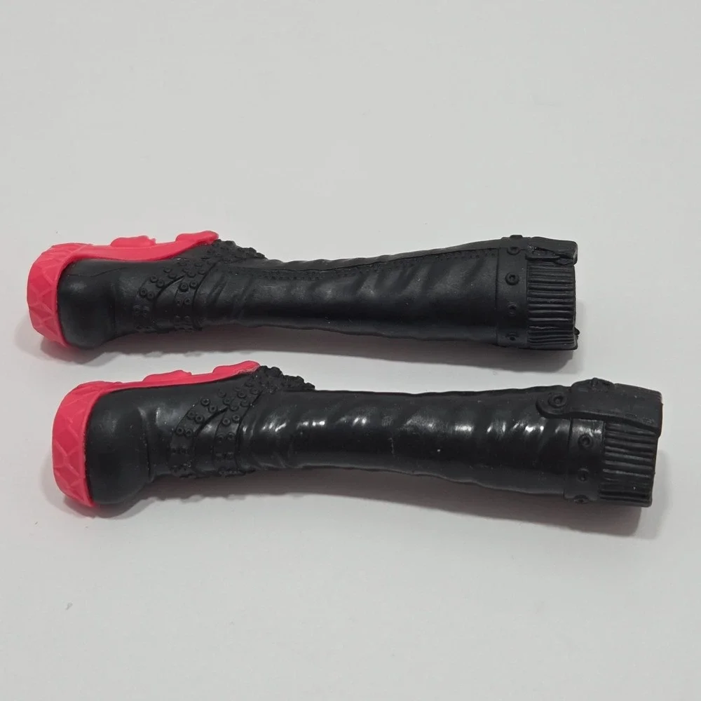 Monster High Meowlody Wheelin' Werecats Red/Pink Bow Heel Boots Shoes